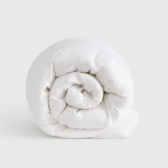 NWOT QUINCE Premium Down Alternative Comforter All Season Full/Queen 9945 - Picture 1 of 9